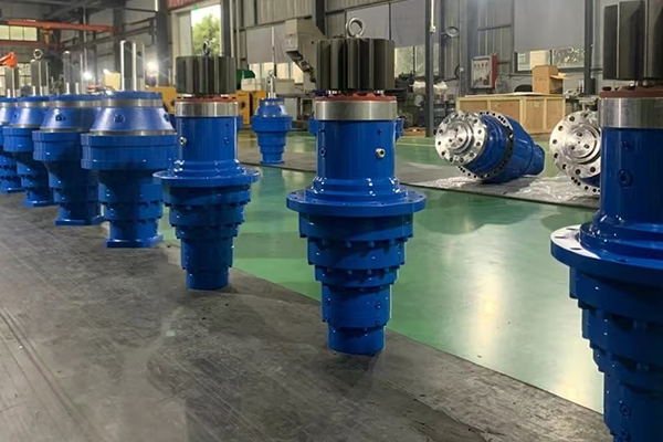 Gearbox SGR digunakan dalam crane dan crane konstruksi.